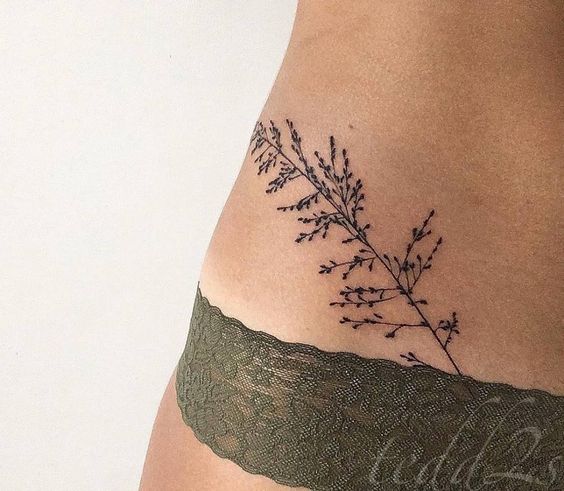 Tatuajes En La Cadera En Mujeres (12)