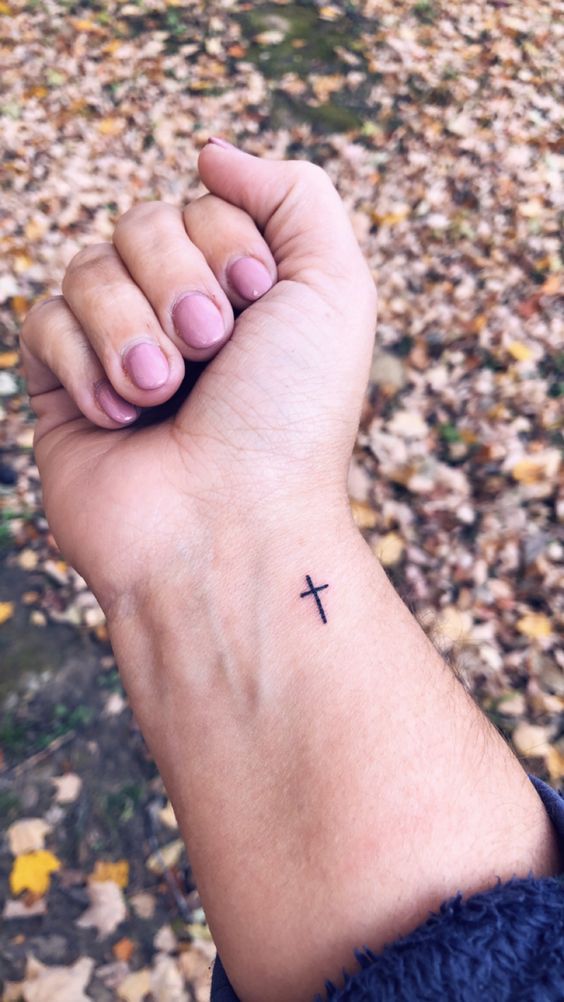 Tatuajes Pequeños De Cruces 6