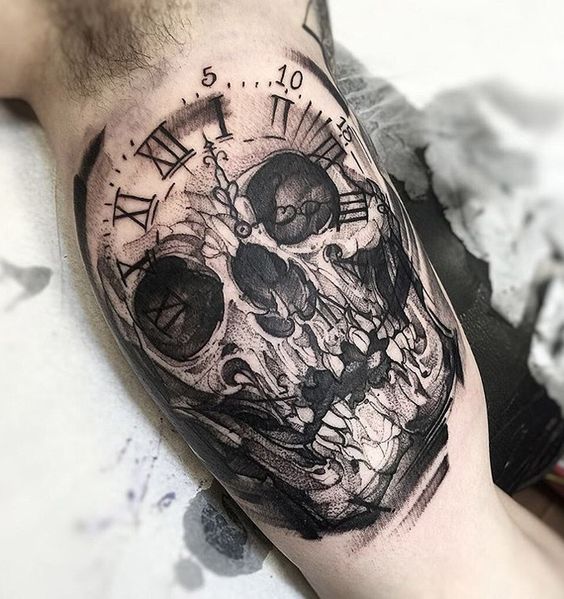 Tatouage De Lhorloge Du Crâne (1)