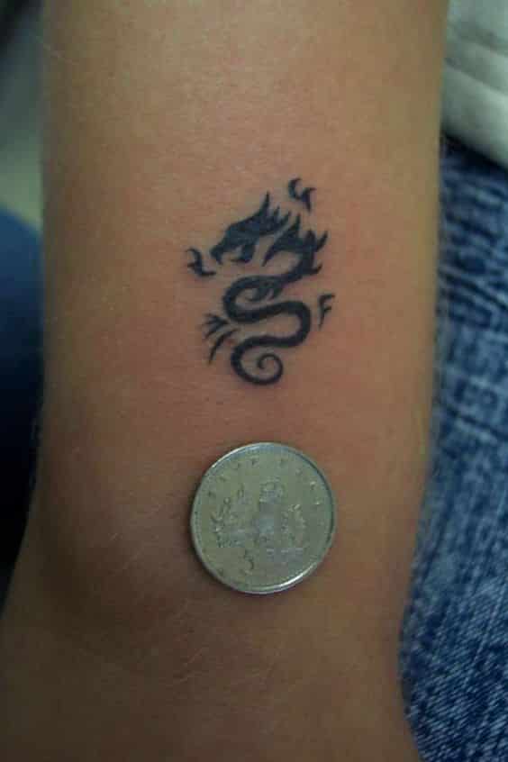 Tatouages De Petits Dragons (4)