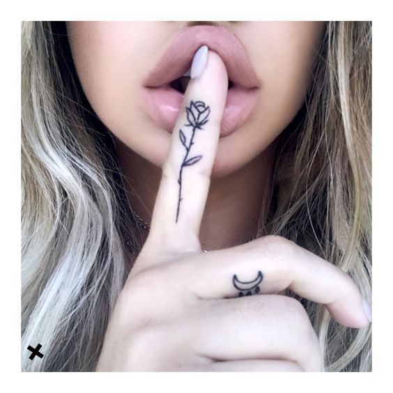 Des Tatouages Sur Les Doigts Pour Les Femmes (13)