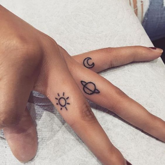 Des Tatouages Sur Les Doigts Pour Les Femmes (8)