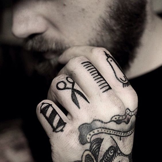 Des Tatouages Sur Les Doigts Pour Les Hommes (3)