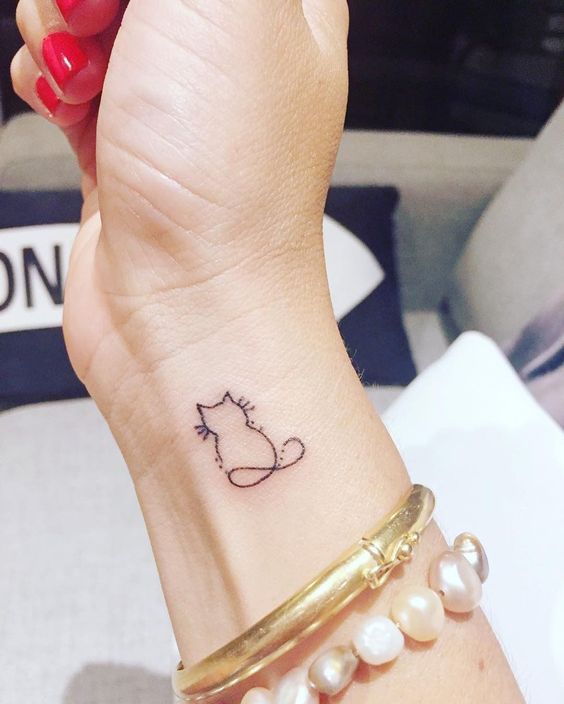 Tatouage Chat Minimaliste (1)