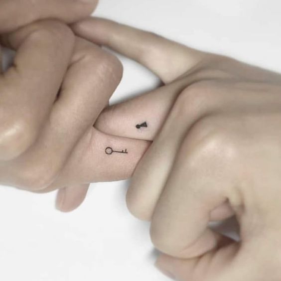 Tatouage Couple Doigts (8)