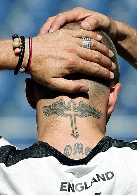 Tatouage Crois Cou (9)