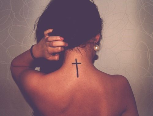 Tatouage Crois Femme (10)