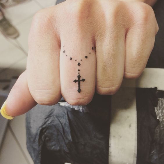 Tatouage Crois Femme (13)