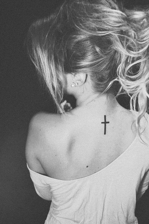 Tatouage Crois Femme (14)