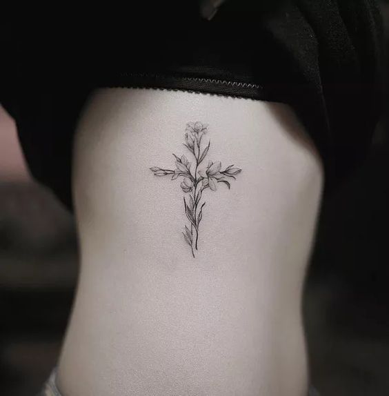 Tatouage Crois Femme (4)