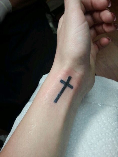 Tatouage Crois Poignet (11)