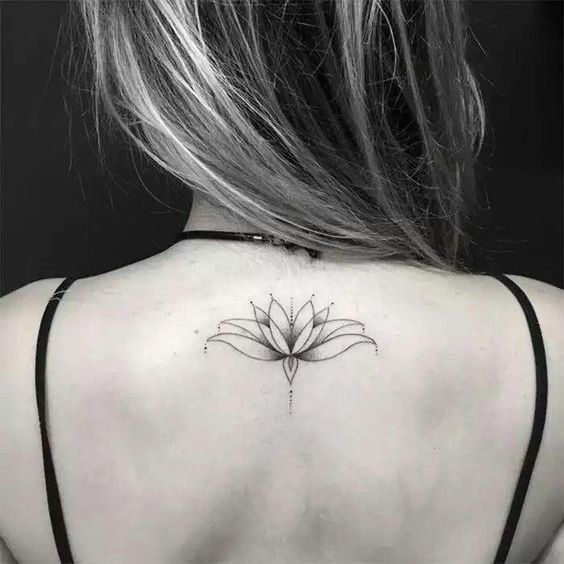 Tatouage Fleur De Lotus Minimaliste (3)