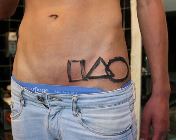 Tatouage Hanche Homme (8)