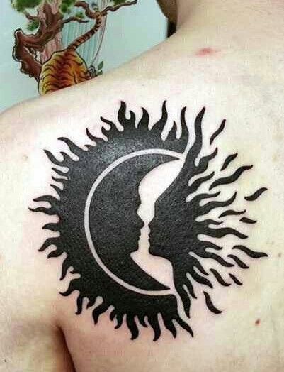 Tatouage Lune Soleil Homme (7)