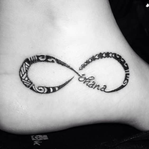 tatuaje de infinito tipo tribal